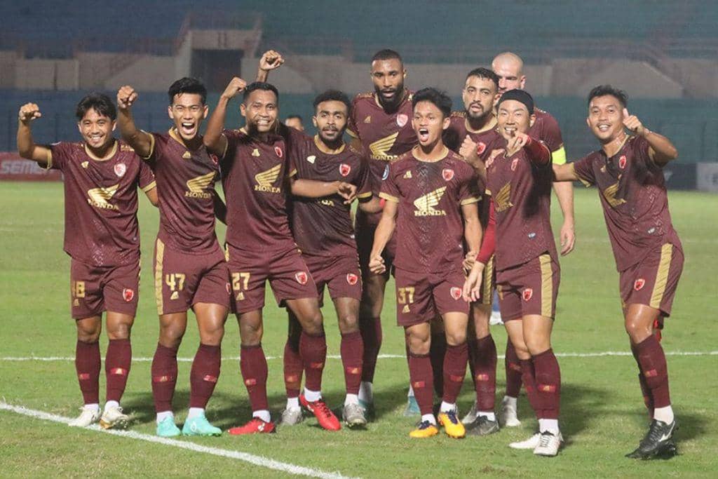 Pertandingan PSM Makassar versus PSIS Semarang di musim 2022/2023.