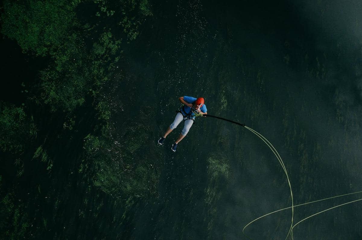 ilustrasi bungee jumping 