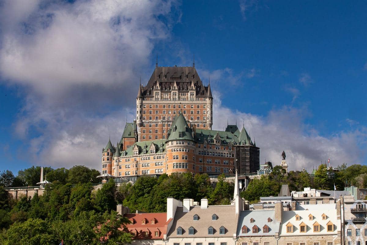 ilustrasi Québec, Kanada saat musim panas