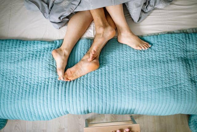 ilustrasi posisi seks bikin pria tahan lama 