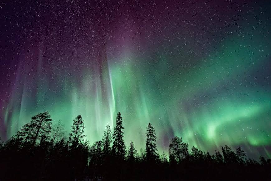 ilustrasi aurora borealis