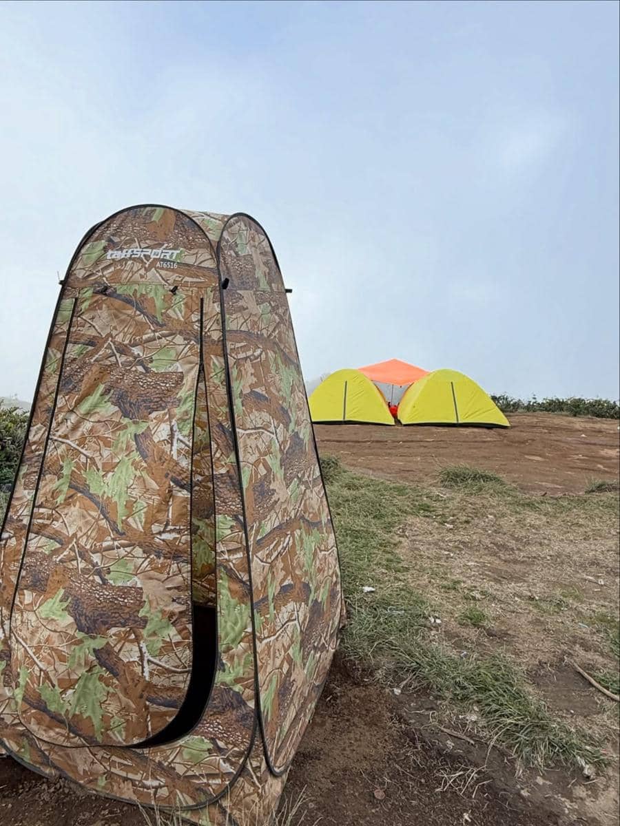 Nasya Marcella mendaki Gunung Prau.