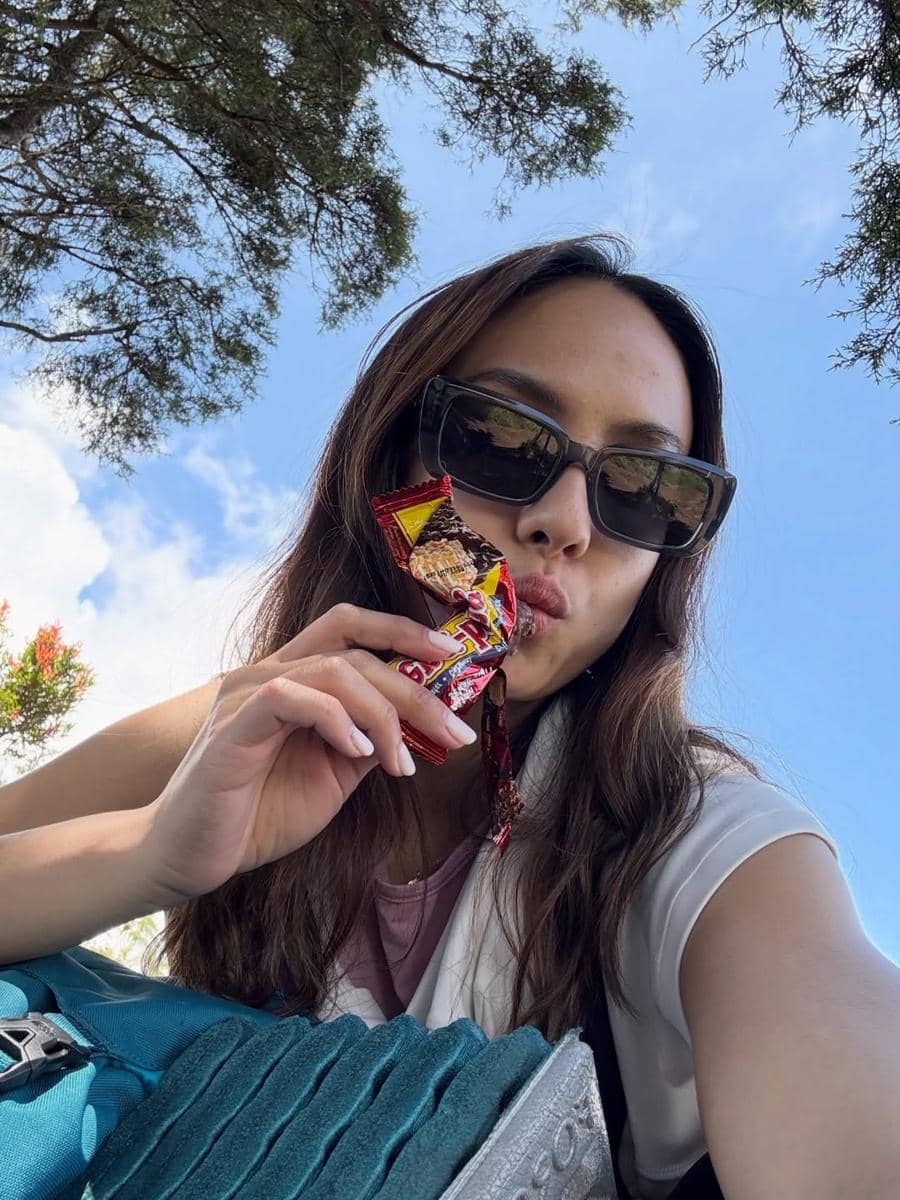 Nasya Marcella mendaki Gunung Prau.