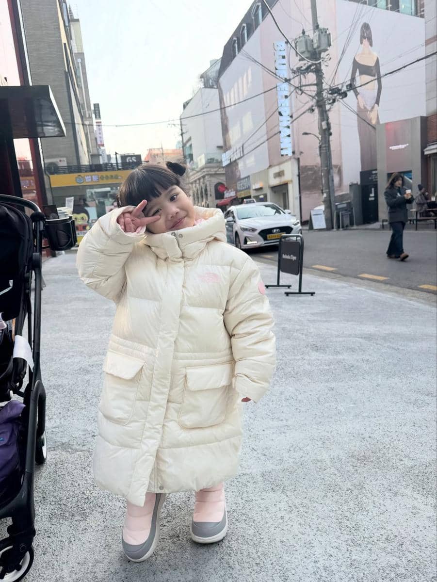 Keluarga Gya Sadiqah liburan awal tahun ke Korea Selatan.