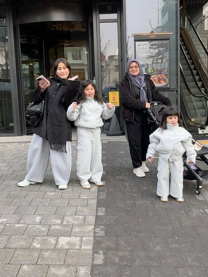 Keluarga Gya Sadiqah liburan awal tahun ke Korea Selatan.