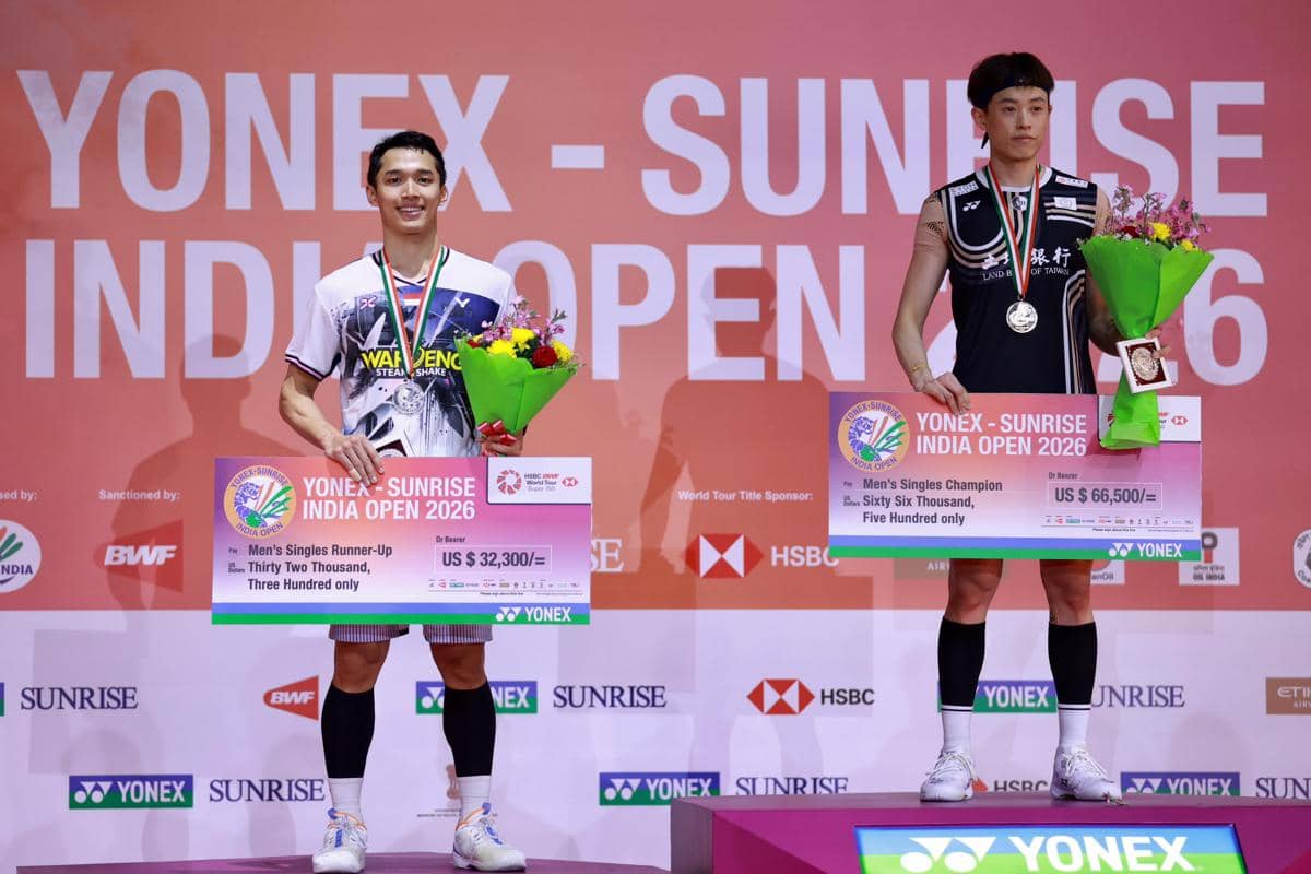 Jonatan Christie di podium tunggal putra India Open 2026