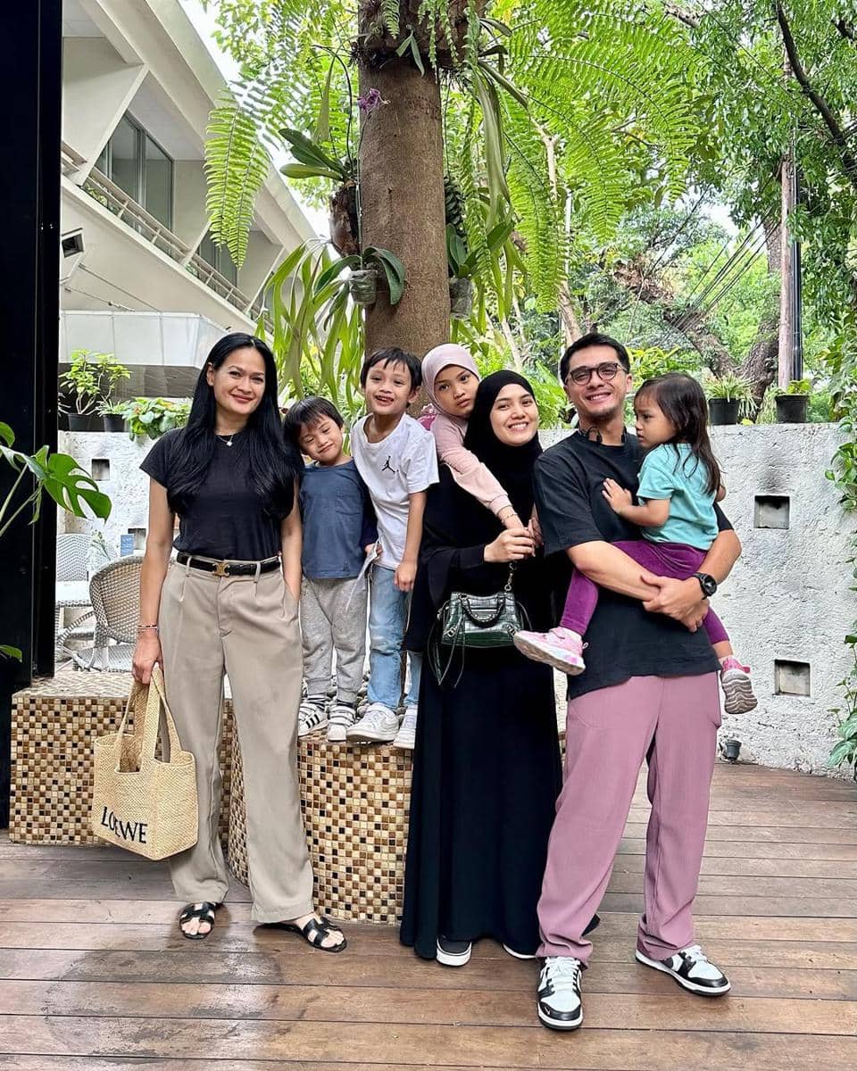 Gaya Dona Harun dan Herfiza. (instagram.com/donnaharunofficial)