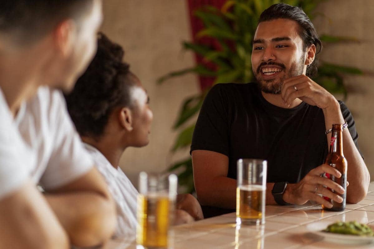 ilustrasi nongkrong sama teman