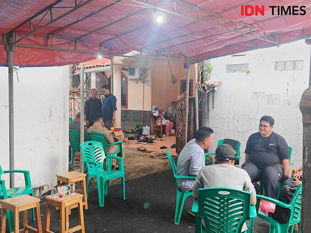 Rumah Pegawai KKP Hilang Kontak di Pesawat ATR 42-500 Dipasang Tenda