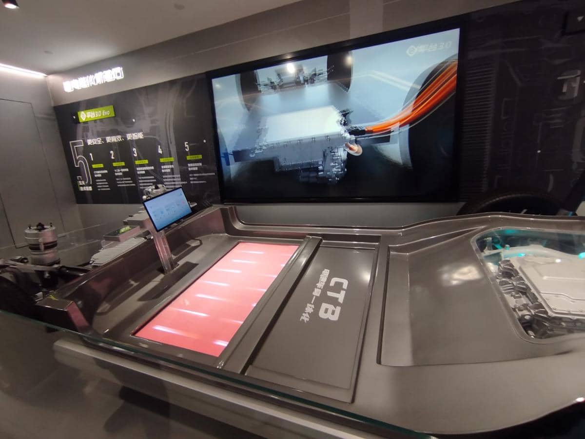 Potret BYD Di-Space di Zhengzhou, China