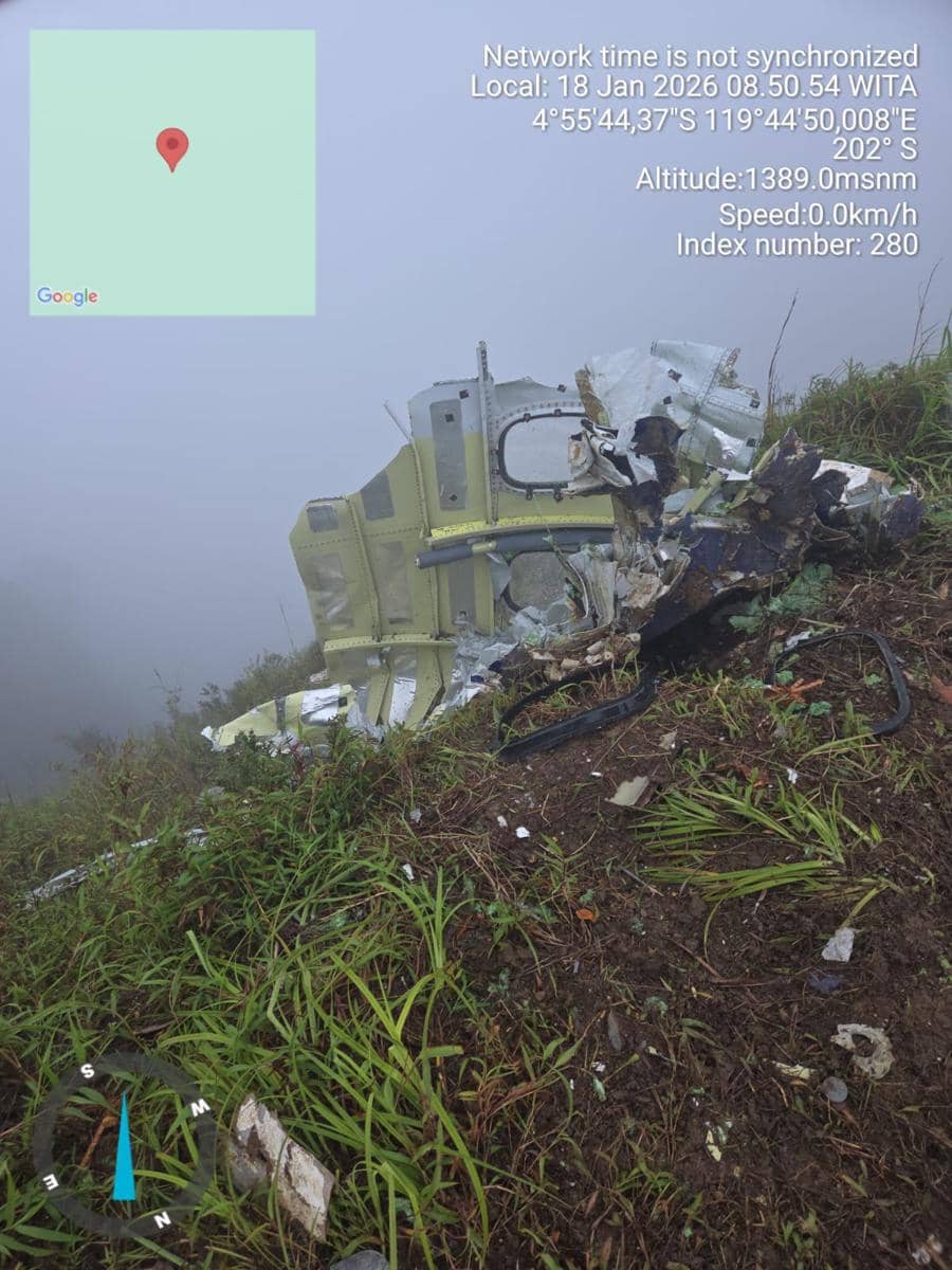 Temuan serpihan pesawat Indonesia Air Transport jenis ATR 42-500 di lereng Gunung Bulusaraung, Pangkep, Sulawesi Selatan, Minggu pagi (18/1/2026). (Dok. Basarnas Makassar)