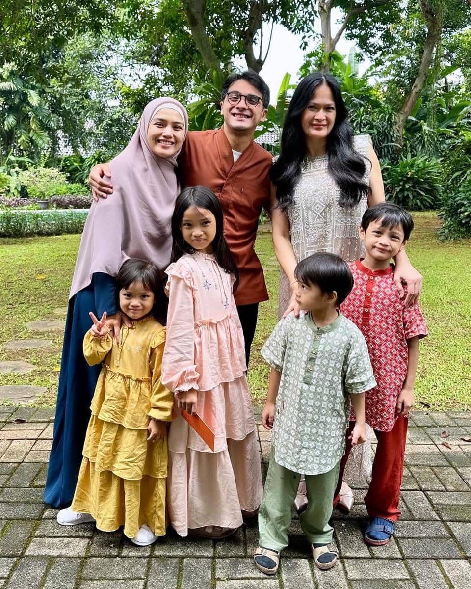 Gaya Dona Harun dan Herfiza. (instagram.com/donnaharunofficial)