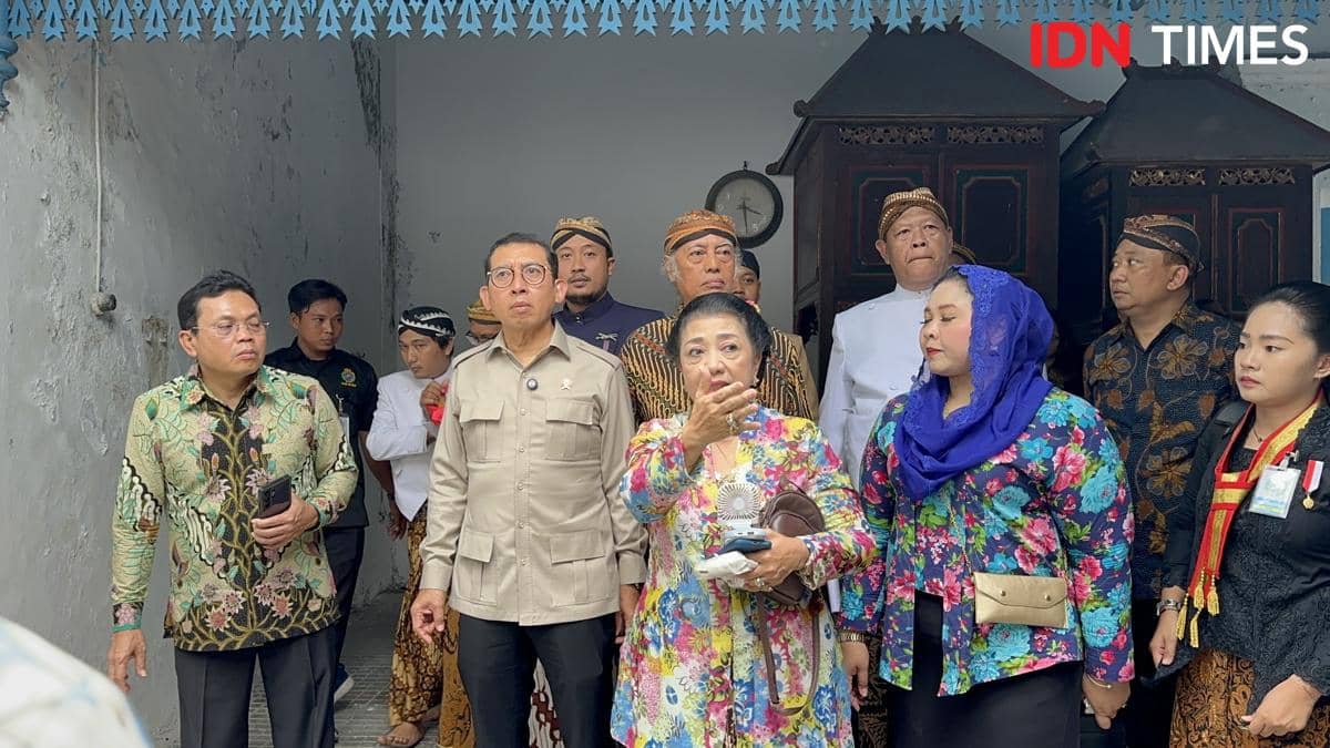Menteri Kebudayaan Fadli Zon meninjau kawasan Keraton Kasunanan Surakarta. (IDN Times/Larasati Rey)