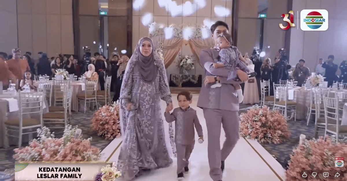 Gaya Lesti Kejora di tasyakuran 7 bulanan. (youtube.com/Indosiar)