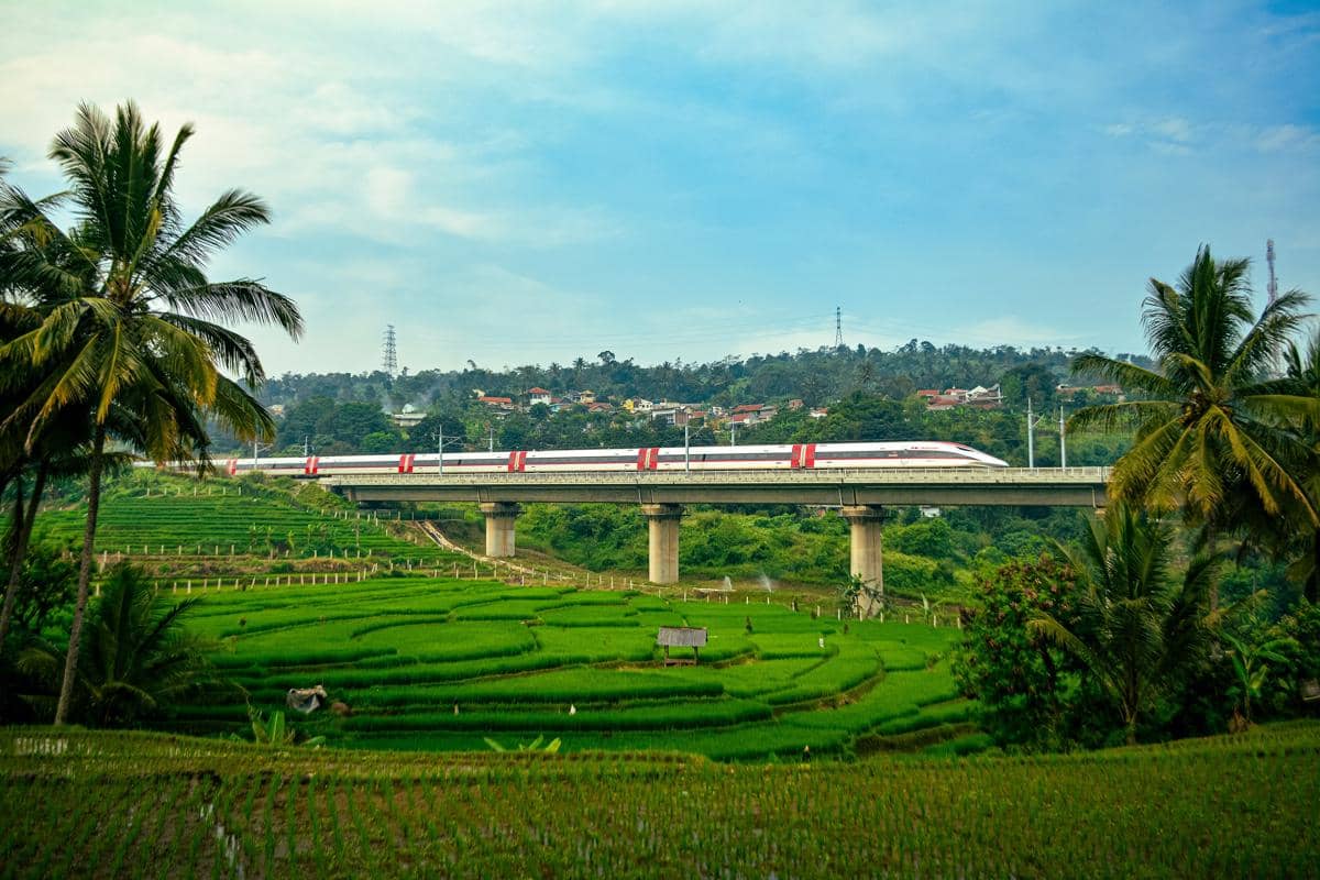 5 Catatan Penting Naik Whoosh Saat Jam Sibuk, Jangan Sepelekan!