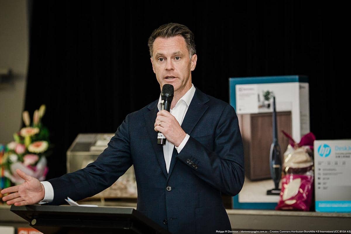 Perdana Menteri New South Wales, Chris Minns, sedang berbicara.