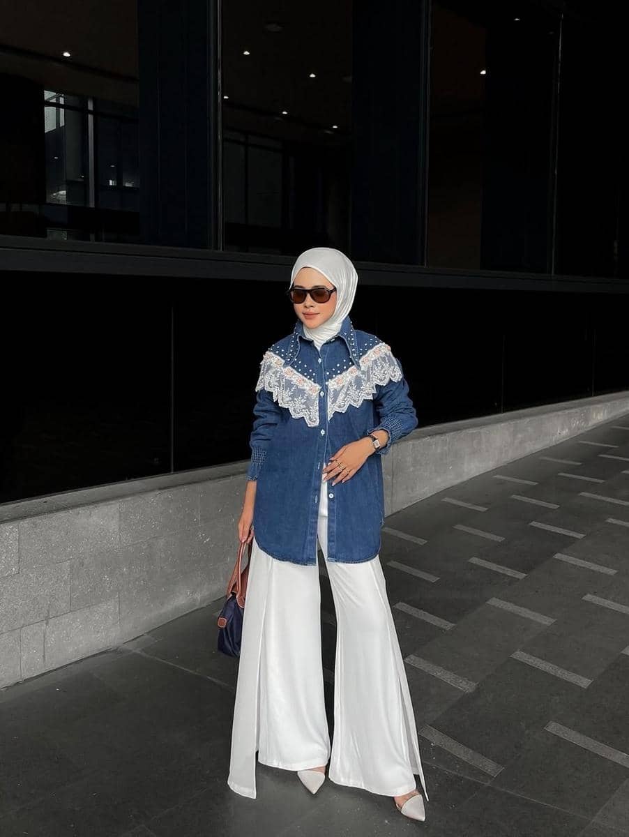 potret ide OOTD nuansa denim yang anti boring ala Reni Marlina