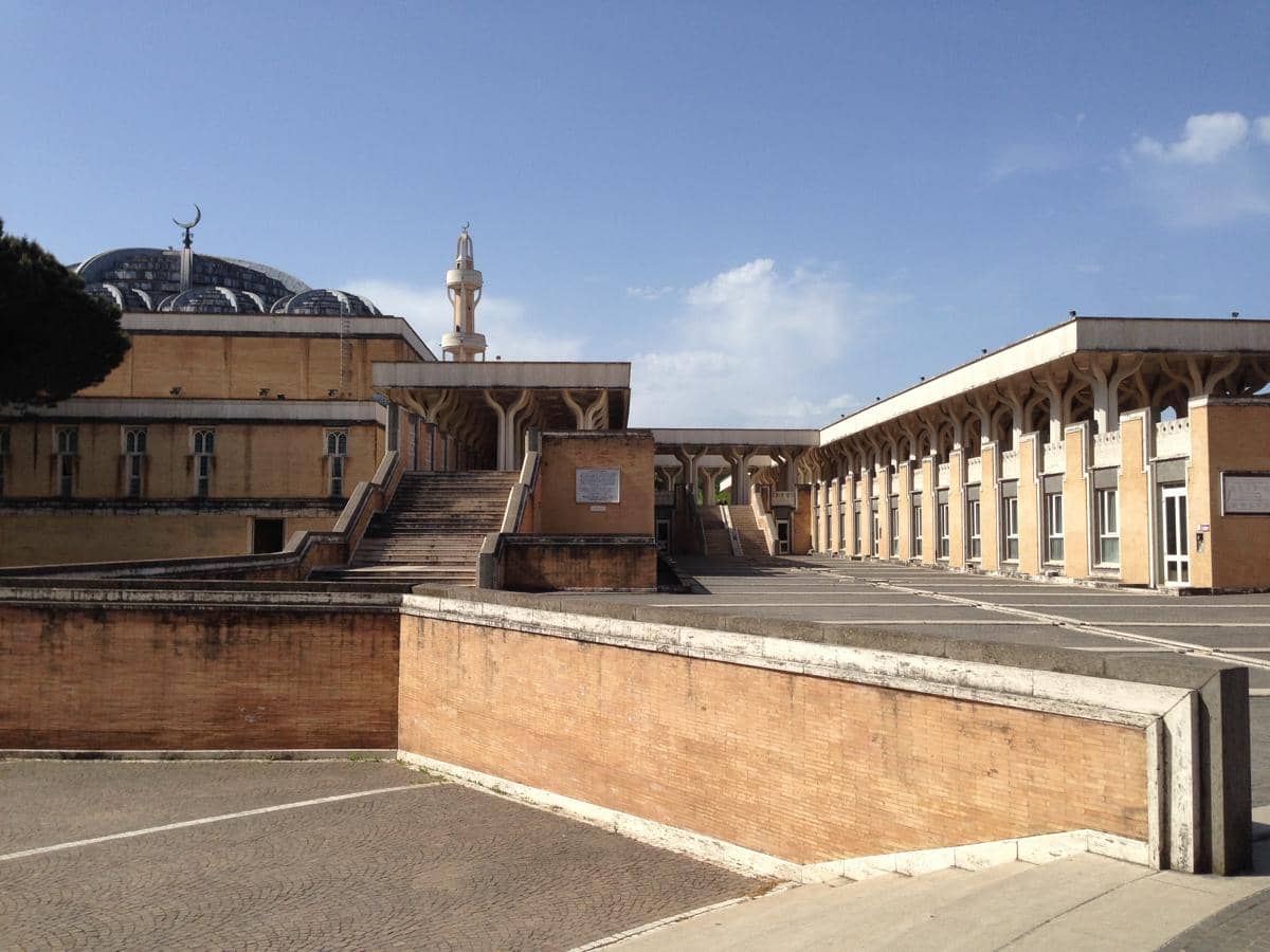 potret area kompleks Great Mosque of Rome yang luas