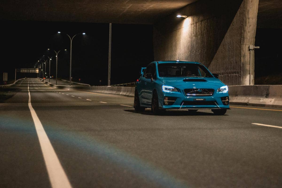 ilustrasi mobil di terowongan 