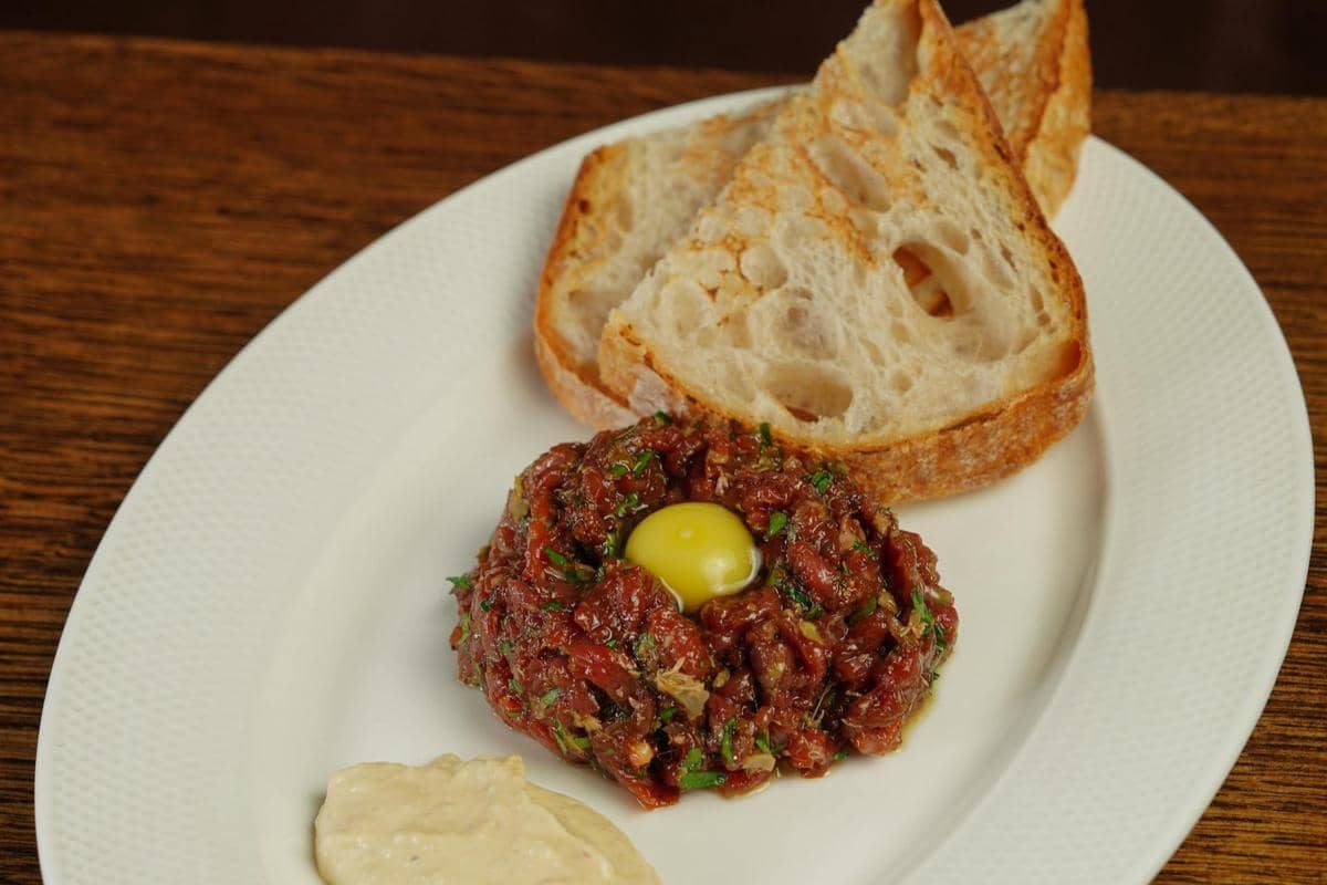 ilustrasi steak dan roti 