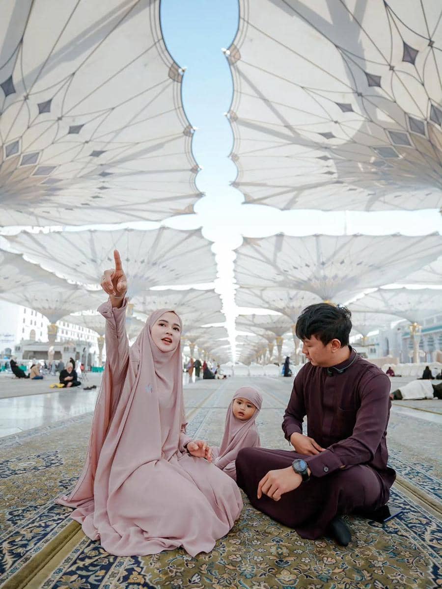 Keluarga Denny Caknan di Masjid Nabawi