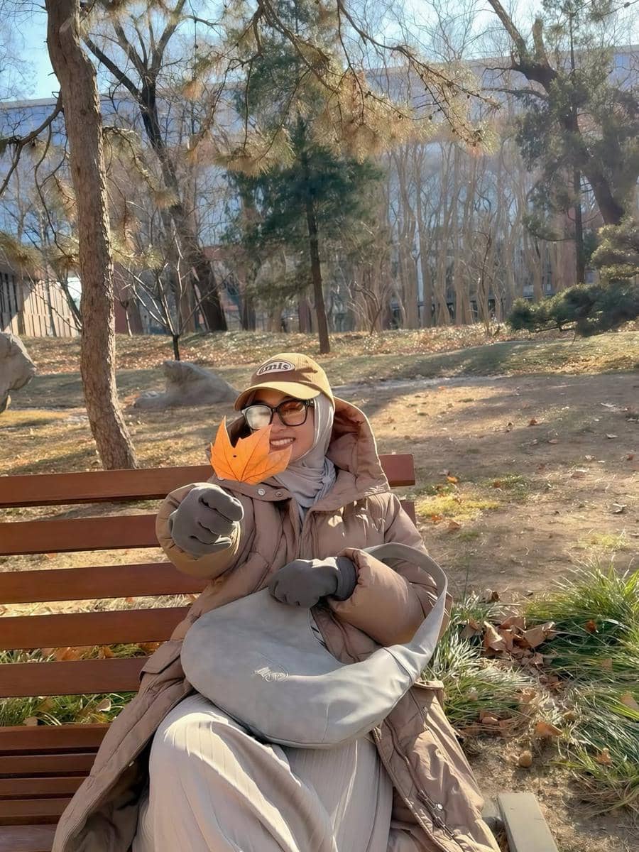 Keluarga Poppy Bunga jalan-jalan di Tsinghua University