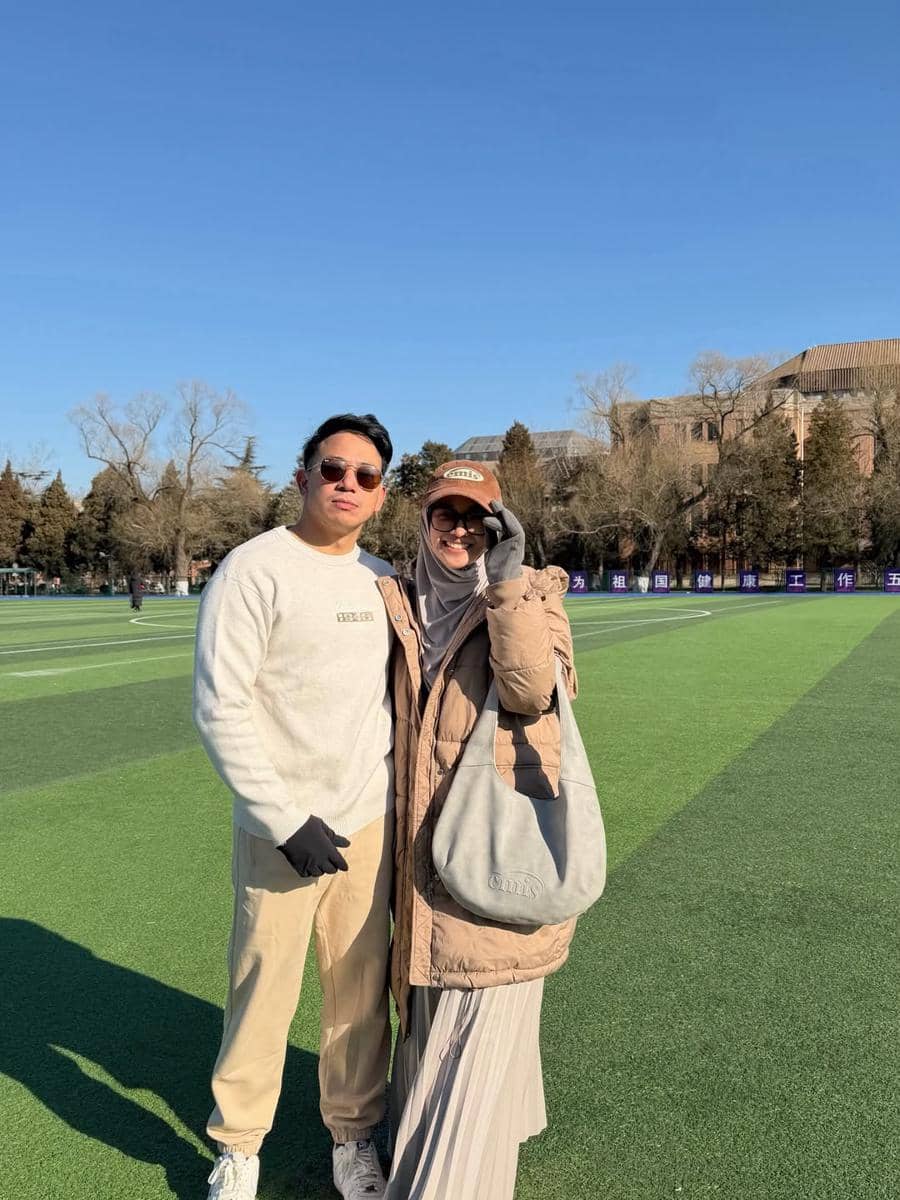 Keluarga Poppy Bunga jalan-jalan di Tsinghua University