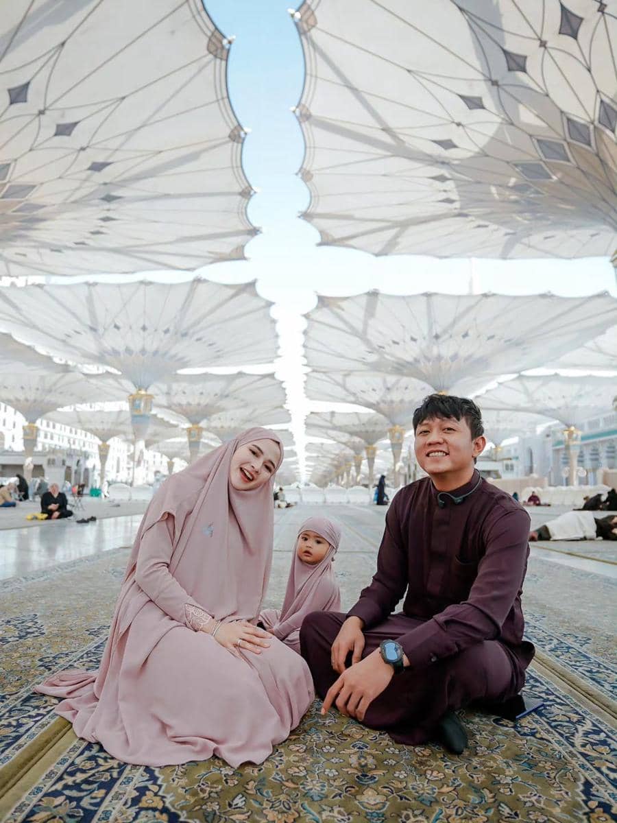 Keluarga Denny Caknan di Masjid Nabawi