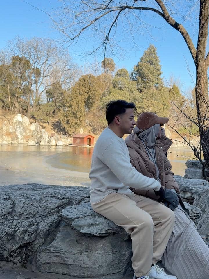 Keluarga Poppy Bunga jalan-jalan di Tsinghua University