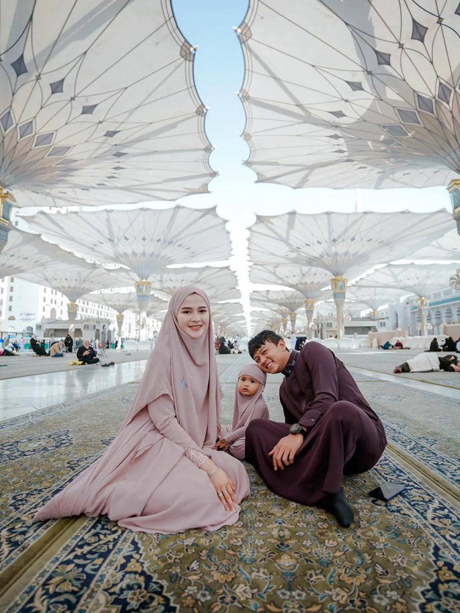 Keluarga Denny Caknan di Masjid Nabawi