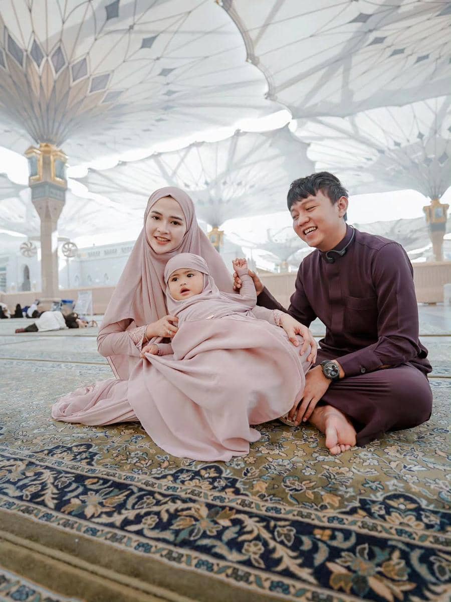 Keluarga Denny Caknan di Masjid Nabawi