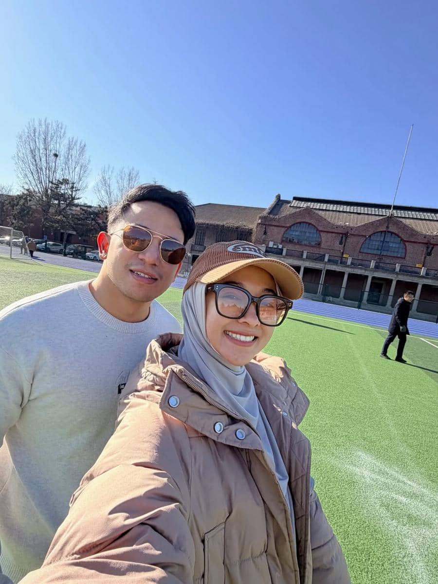 Keluarga Poppy Bunga jalan-jalan di Tsinghua University