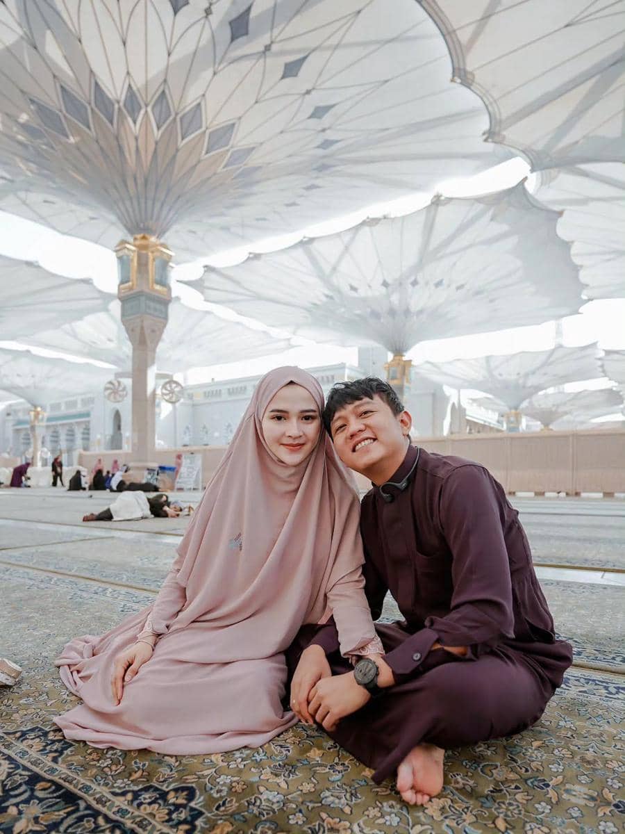 Keluarga Denny Caknan di Masjid Nabawi