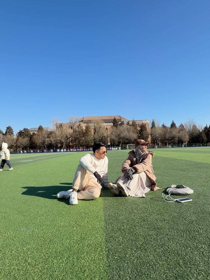 Keluarga Poppy Bunga jalan-jalan di Tsinghua University