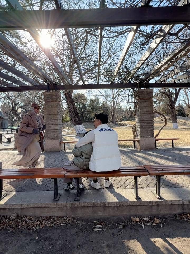 Keluarga Poppy Bunga jalan-jalan di Tsinghua University