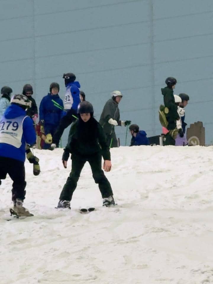 Ria Ricis dan Fuji belajar main ski di China