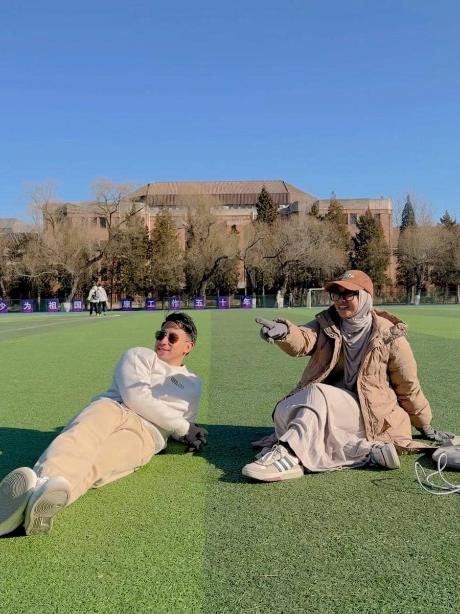 Keluarga Poppy Bunga jalan-jalan di Tsinghua University