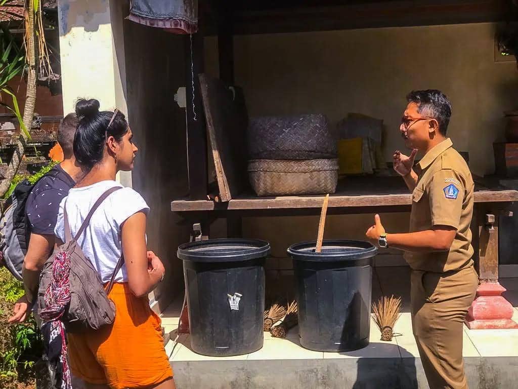 pemandu dan pengunjung Museum Yadnya (instagram.com/museum_yadnya)