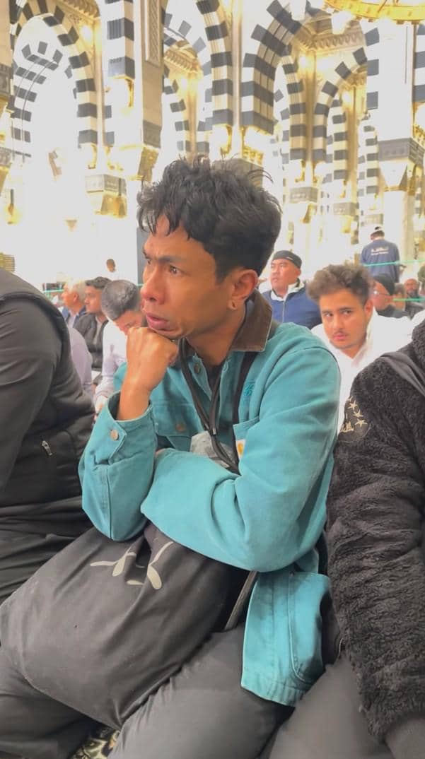 Ari Lesmana, Yusuf Mahardika, dan Dellu Uye umrah