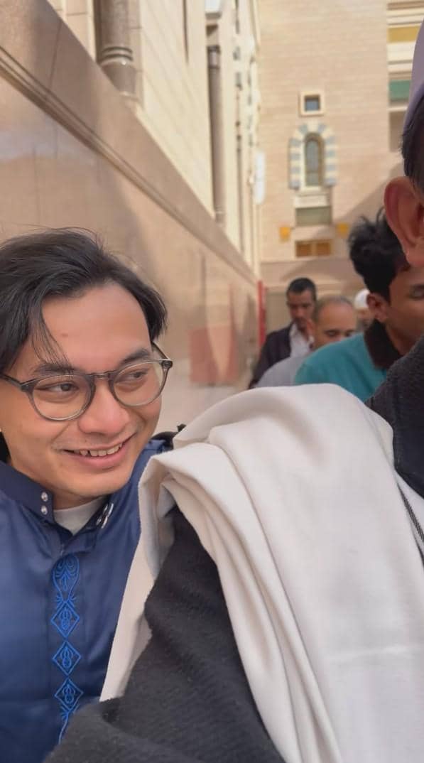 Ari Lesmana, Yusuf Mahardika, dan Dellu Uye umrah