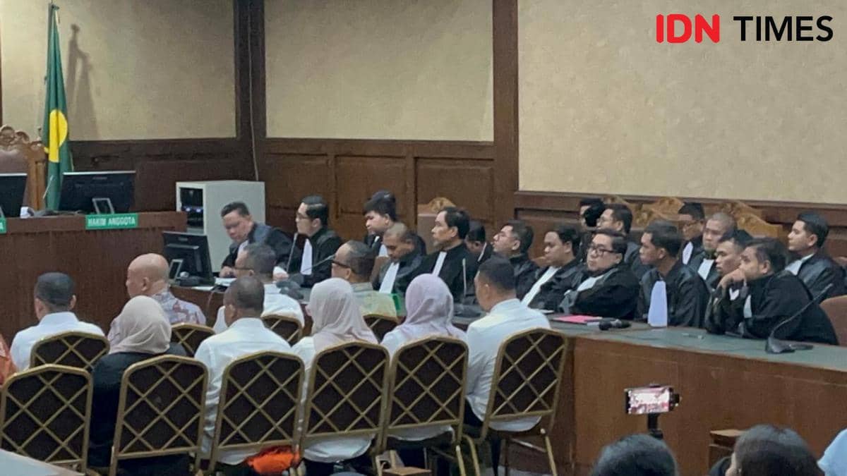 Eks Sekum FPI Munarman hadir di sidang eks Wamenaker Immanuel Ebenezer. 