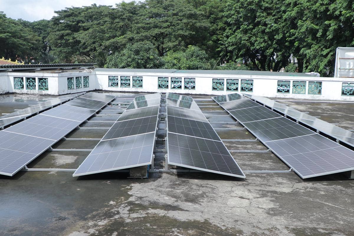 PLTS Masjid Agung Palembang dari PLN yang diresmikan Wali Kota Ratu Dewa (Dok. Kominfo Palembang)