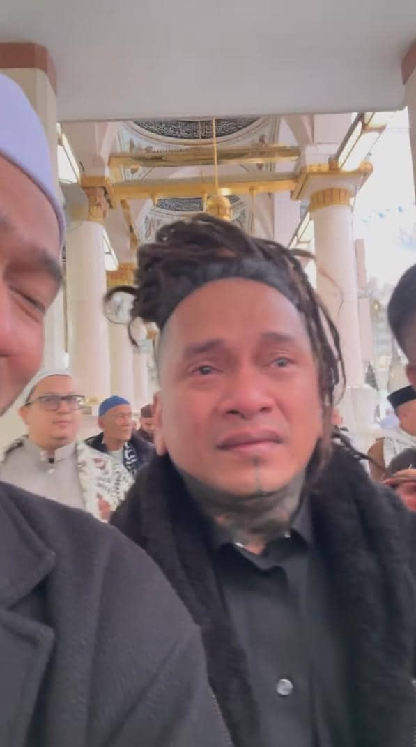Ari Lesmana, Yusuf Mahardika, dan Dellu Uye umrah