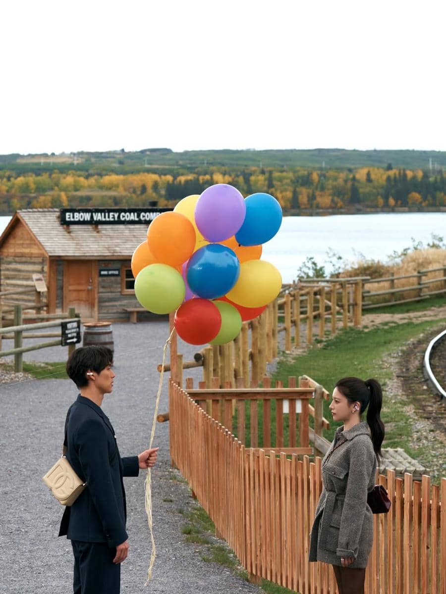 Go Youn Jung dan Sota Fukushi di Heritage Park dalam drama Can This Love Be Translated?