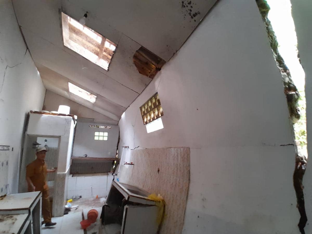 Rumah warga Serang retak akibat pergerakan tanah (Dok. Khaerul Anwar)