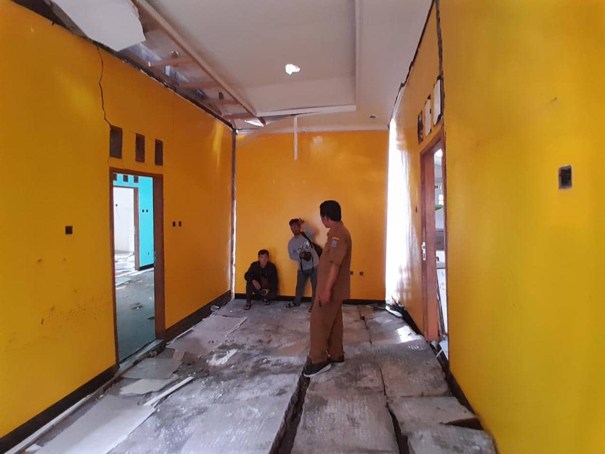 Rumah warga Serang retak akibat pergerakan tanah (Dok. Khaerul Anwar)