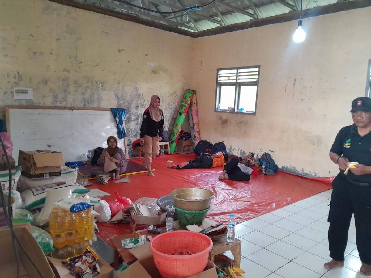 Warga korban longdor Padarincang masih mengungsi (Dok. Camat Padarincang)