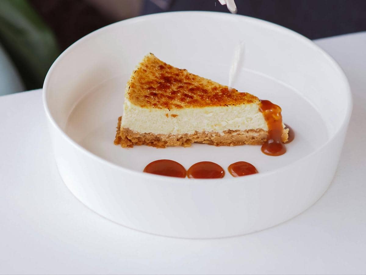 ilustrasi kue mousse durian