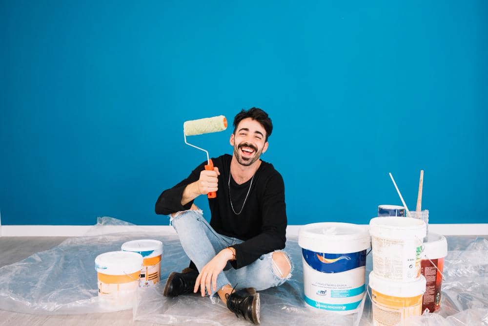 ilustrasi laki-laki mengecat dinding