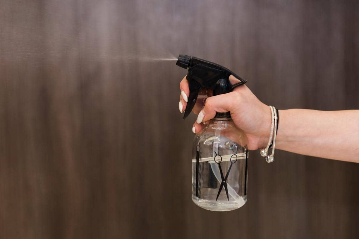 ilustarsi campuran cuka dan air hangat